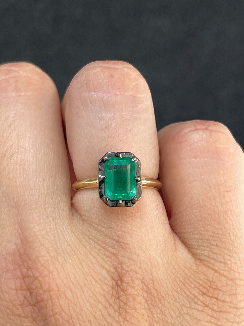 14K gold vintage emerald solitaire ring featuring a 2.32ct Colombian emerald, Georgian style designed for right-hand wear.