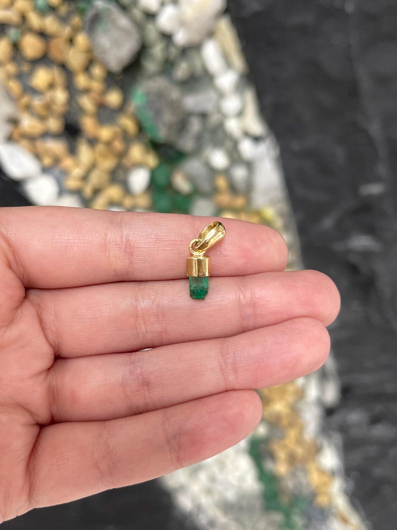 0.92 Carat 18K Vivid Green Rough/Raw Colombian Emerald Pendant - JR Colombian Emeralds
