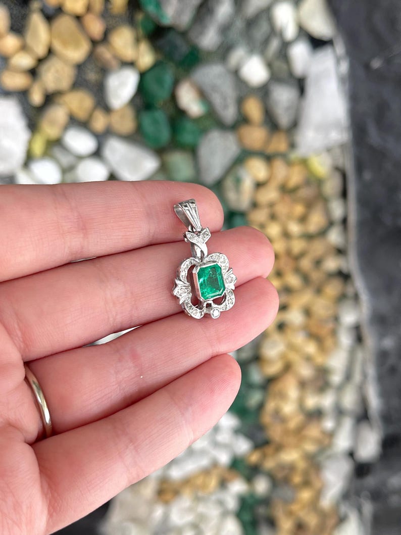 2.50tcw 14K Art Deco Natural Bezel Set Colombian Emerald & Diamond Accent Vintage Emerald Gold Necklace - JR Colombian Emeralds