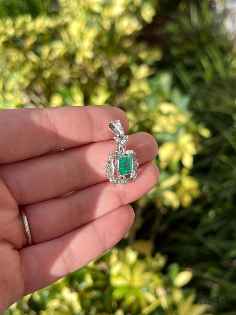 2.50tcw 14K Art Deco Natural Bezel Set Colombian Emerald & Diamond Accent Vintage Emerald Gold Necklace - JR Colombian Emeralds