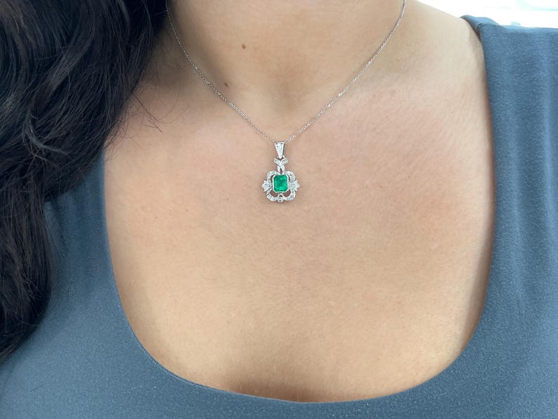 2.50tcw 14K Art Deco Natural Bezel Set Colombian Emerald & Diamond Accent Vintage Emerald Gold Necklace - JR Colombian Emeralds