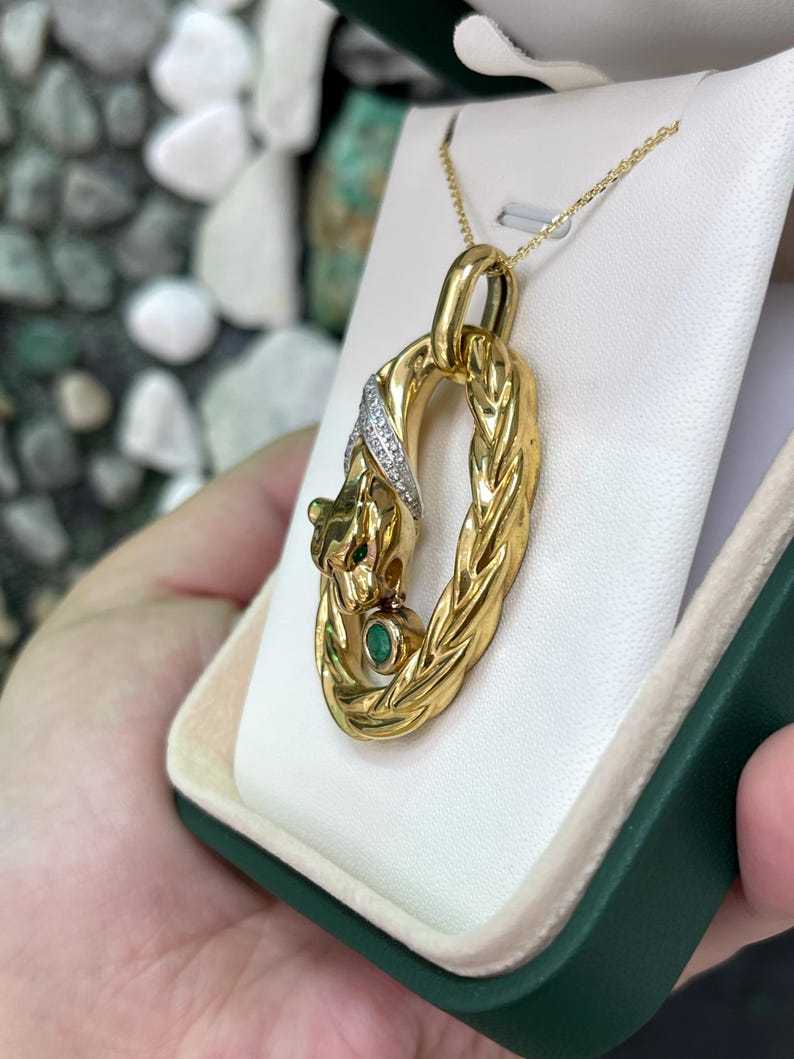 Colombian Emerald pendant in 18K yellow gold, 7.1 grams, featuring a vibrant green emerald setting on a delicate necklace.