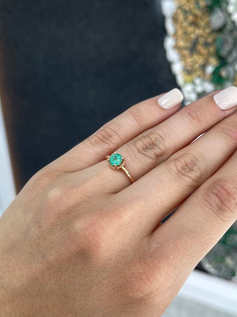 14K rose gold engagement ring with 0.90ct emerald solitaire, round cut, Colombian Emerald brand, right hand jewelry.