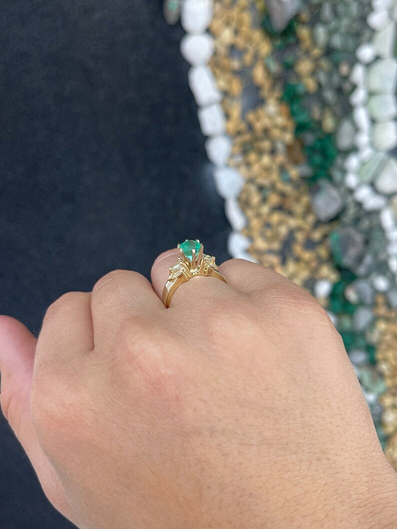 Vivid spring green round emerald engagement ring with diamond accents in 14K gold, crafted by Colombian Emerald.