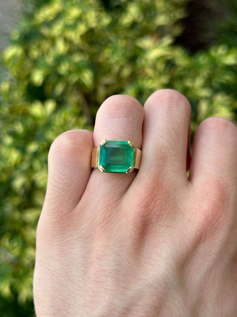 18K men's green emerald solitaire ring with 4 prongs, pinky band, Colombian Emerald brand, 7.5mm unisex ring, vivid green gemstone