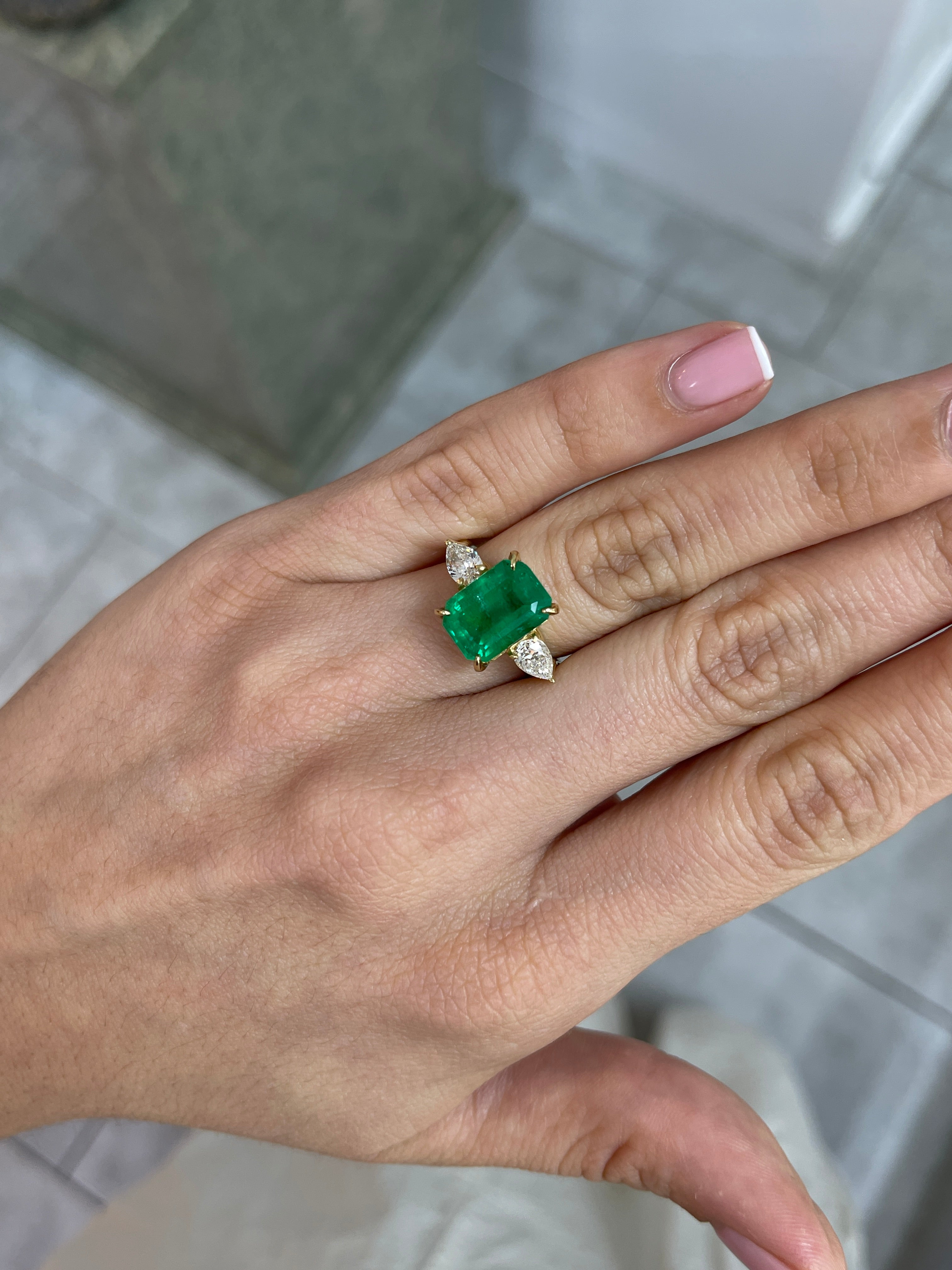 18K gold 3-stone diamond ring with emerald and pear-shaped diamonds, featuring a luxurious Crazy Rich style from Colombian Emerald.