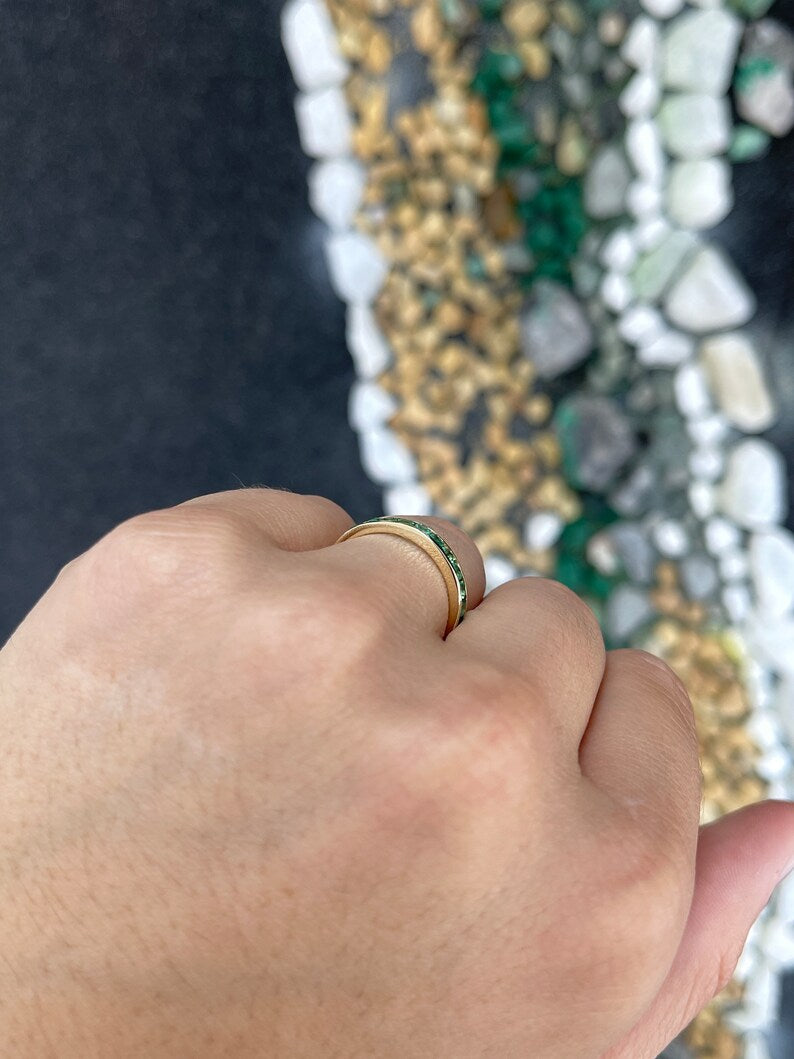 Unisex 14K gold ring featuring a 0.80tcw round cut medium green emerald from Colombian Emerald.