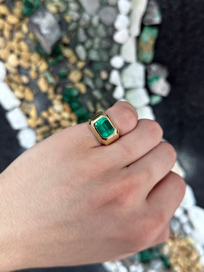 18K gold men's ring with 4.25 carat emerald cut solitaire emerald from Colombian Emerald, right hand jewelry with east-west setting.