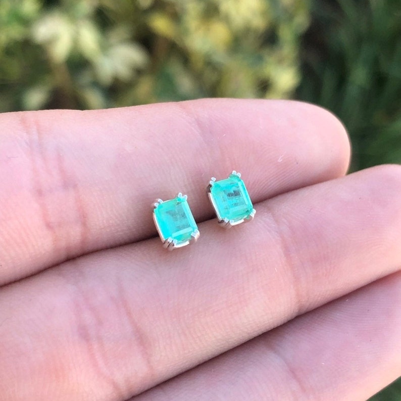 1.15cts Colombian Emerald Sterling Silver May Birthstone Push Back 