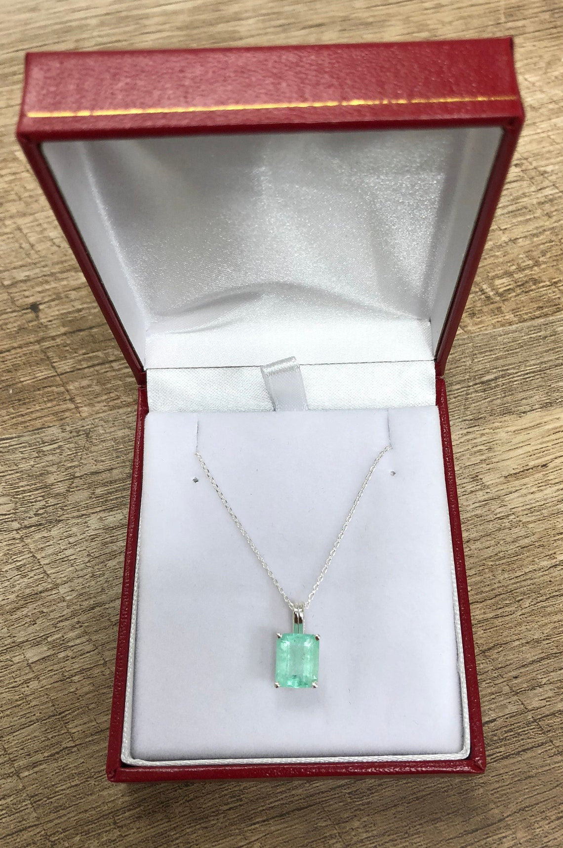 2.50 Carat Light Green Emerald Emerald cut Necklace Sterling Silver 925