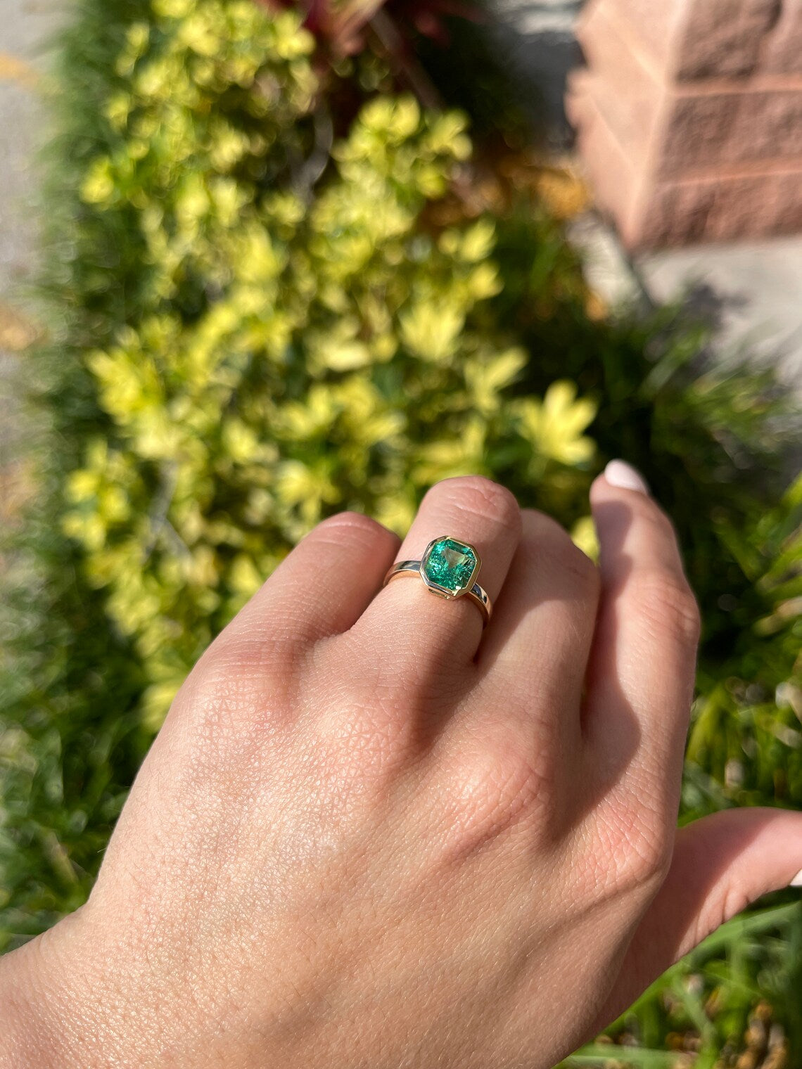 2.06cts 18K Colombian Emerald Bezel Set Solitaire Transparent Ring