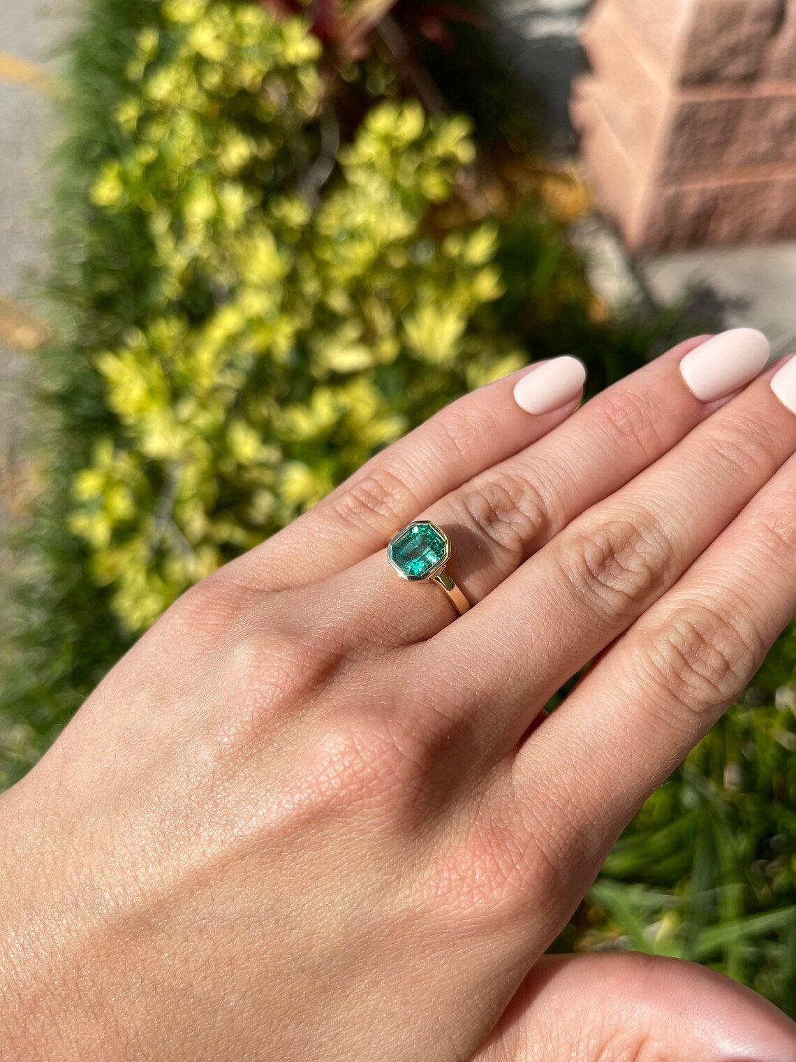 2.06cts 18K Colombian Emerald Bezel Set Solitaire Transparent Ring