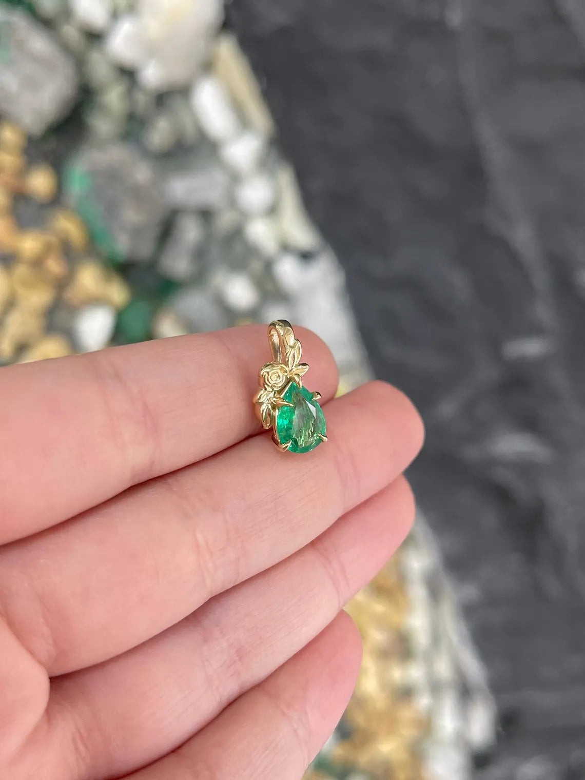 1.25ct Natural Pear Cut Emerald Floral Pendant Necklace for Women