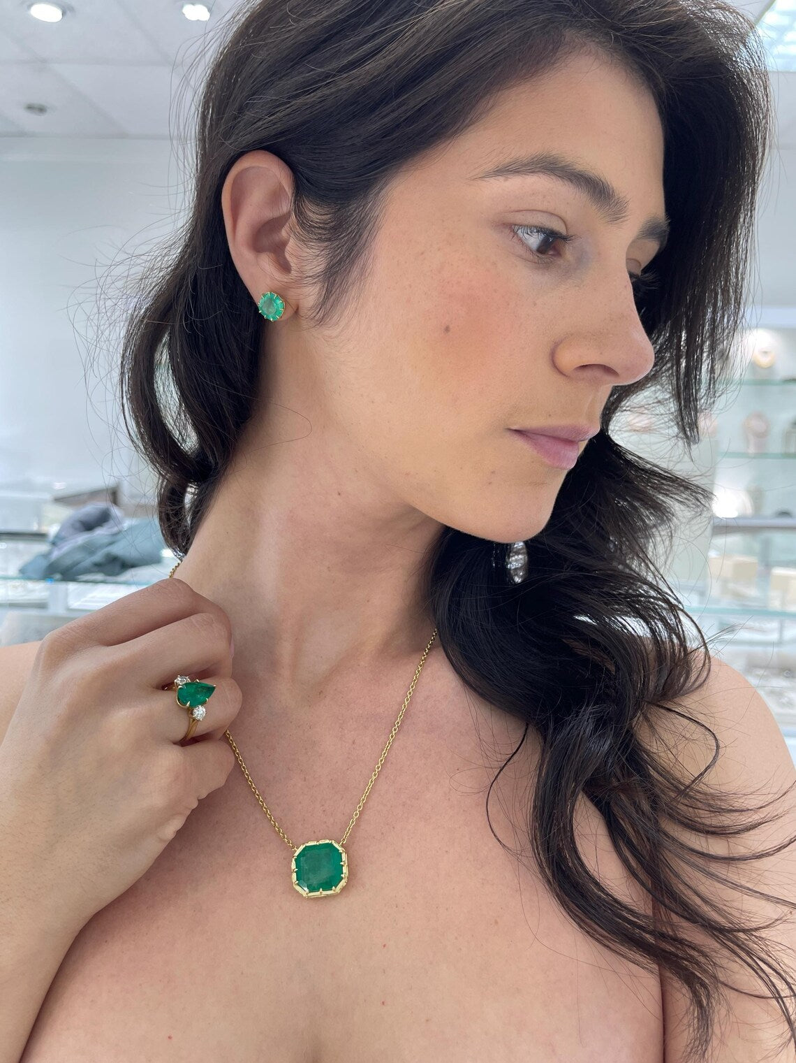 18ct Colombian emerald pendant features vintage Georgian inspired beauty