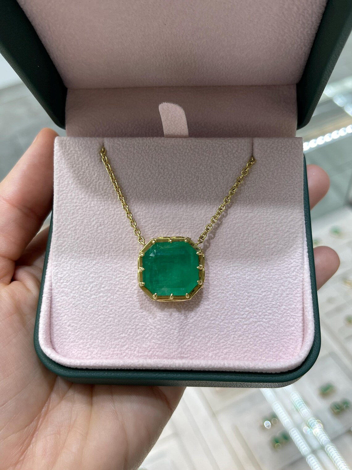 18ct Colombian emerald pendant features vintage Georgian inspired beauty