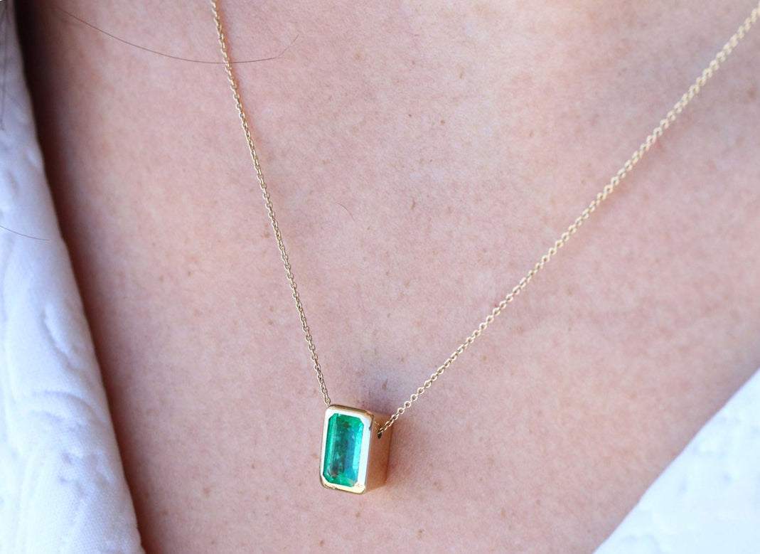 1.20 Carat Rich Green Emerald Bezel Stationary Modern Necklace 14K - JR Colombian Emeralds