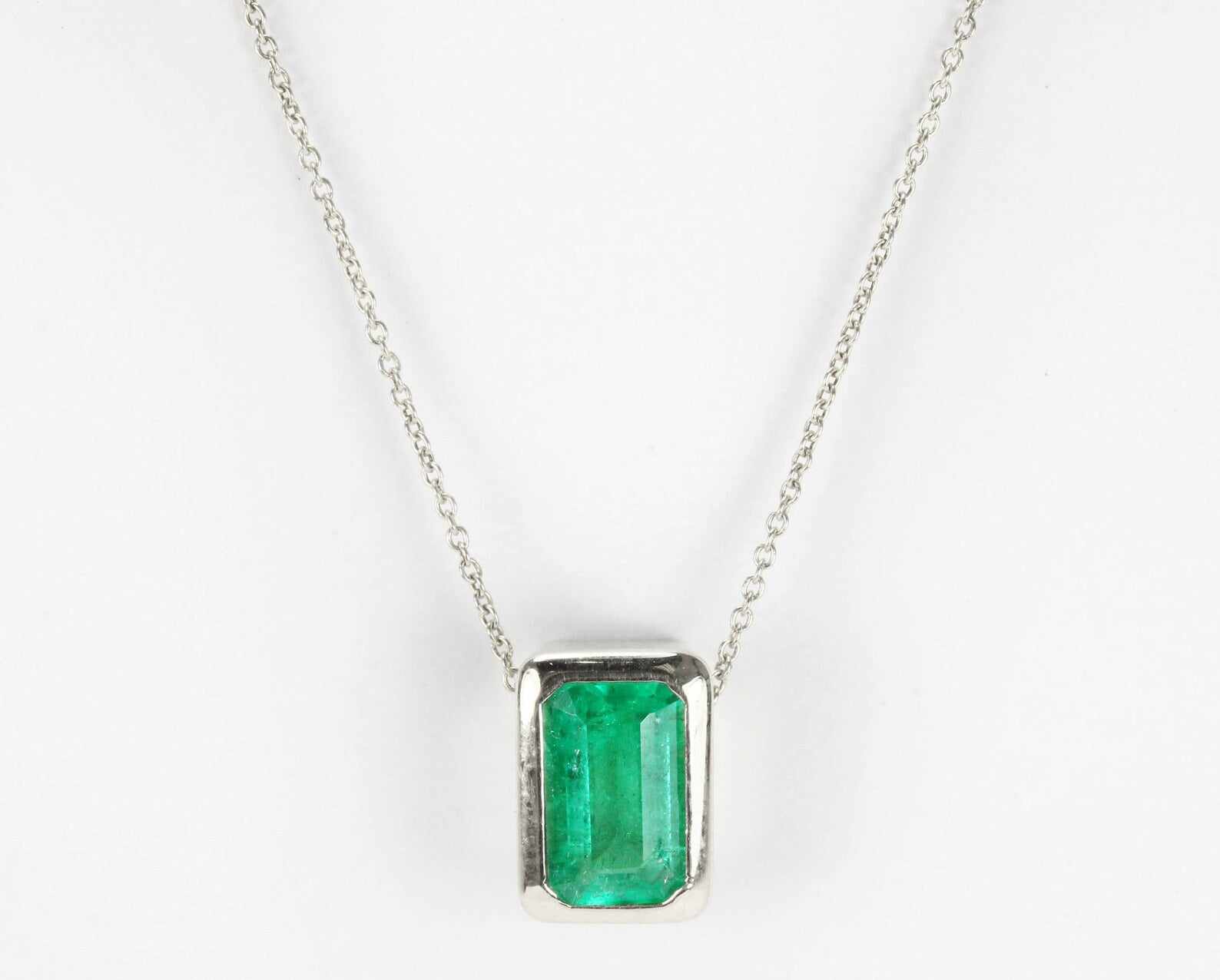 1.20 Carat Rich Green Emerald Bezel Stationary Modern Necklace 14K - JR Colombian Emeralds