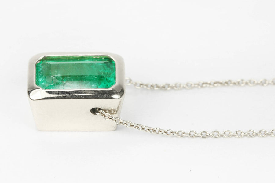1.20 Carat Rich Green Emerald Bezel Stationary Modern Necklace 14K