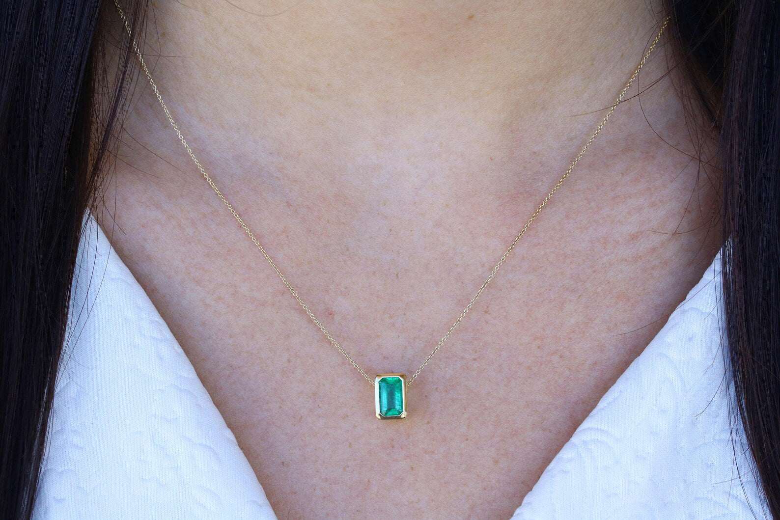 1.20 Carat Rich Green Emerald Bezel Stationary Modern Necklace 14K - JR Colombian Emeralds