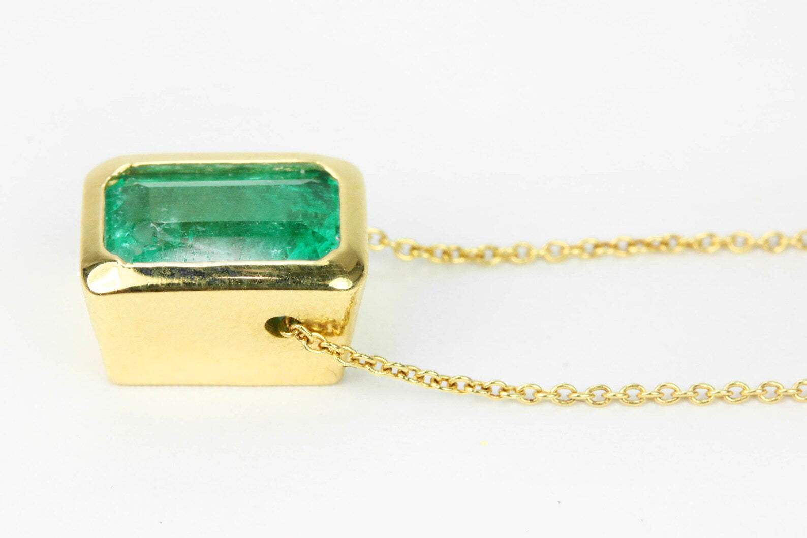 1.20 Carat Rich Green Emerald Bezel Stationary Modern Necklace 14K - JR Colombian Emeralds