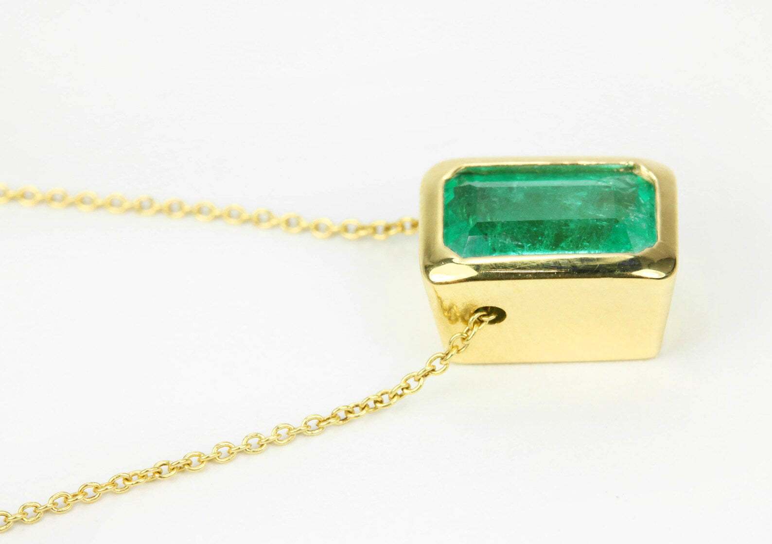 1.20 Carat Rich Green Emerald Bezel Stationary Modern Necklace 14K - JR Colombian Emeralds