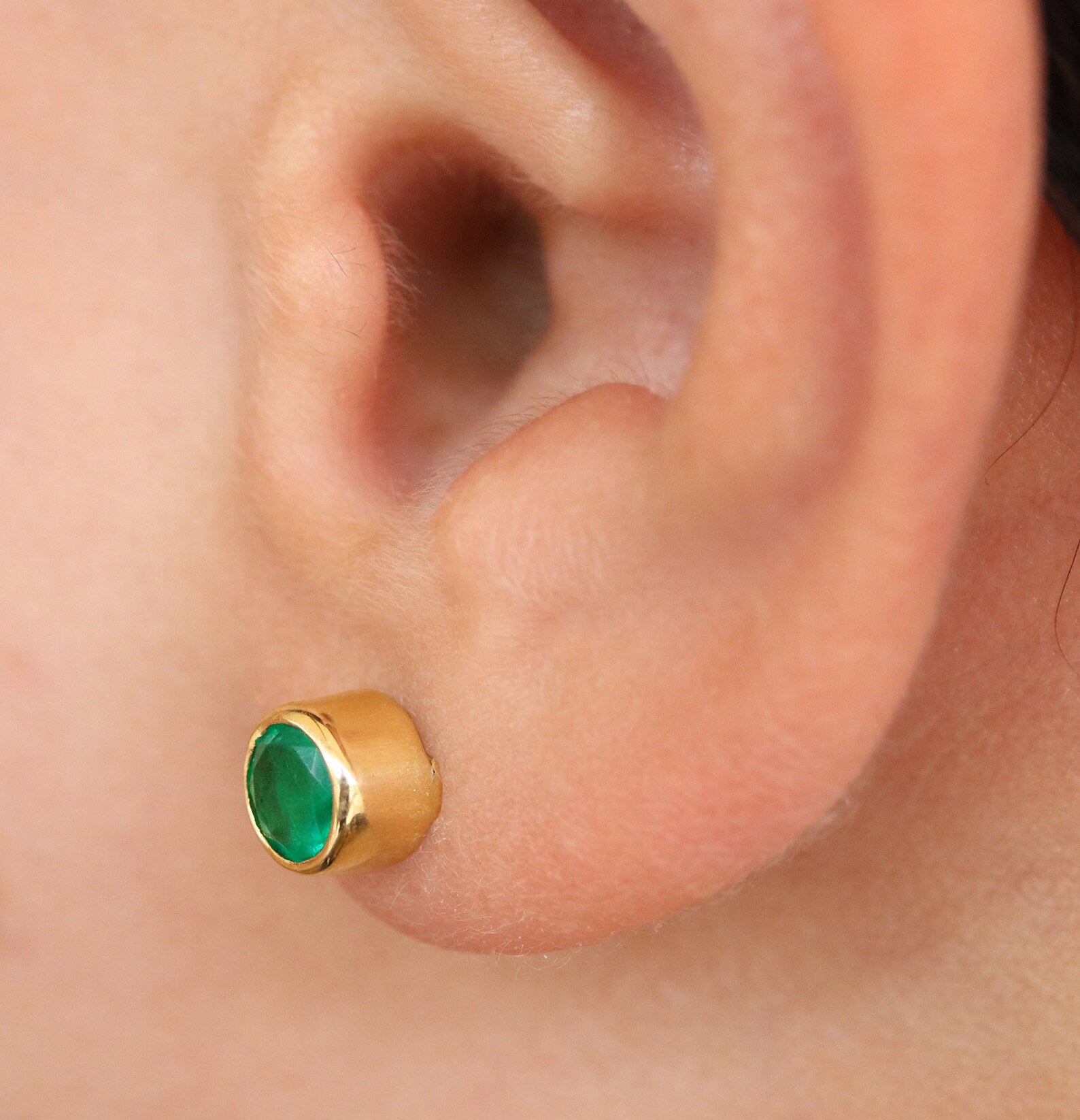 Deep Dark Green Circle Round 1.22tcw  Emerald Natural Bezel Earrings 14K