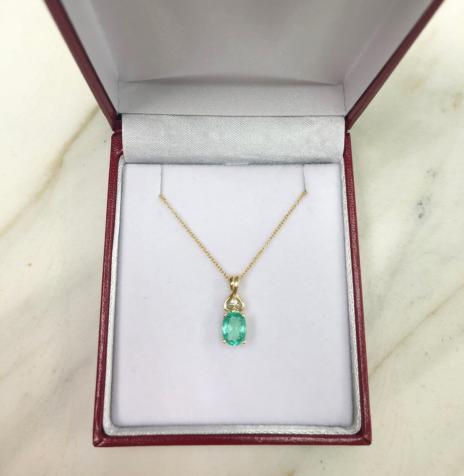 Elegant 1.43tcw Green Emerald Oval Diamond Pendant