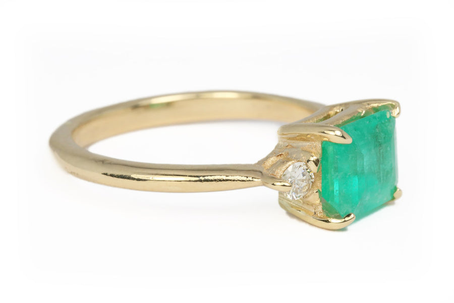 Dazzling Brilliance: 1.96tcw Three Stone Emerald & Round Diamond Ring - 14K Gold Beauty