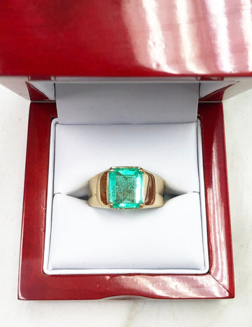 Luxurious 3.50 Carat Square Cut Emerald Men's Ring - 14K Gold