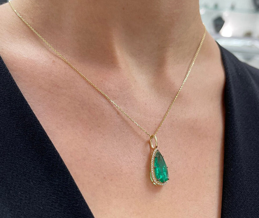 Earth mined Rich Dark Green Emerald & Diamond 3.68tcw Halo Tear Drop Pendant Yellow Gold 18K