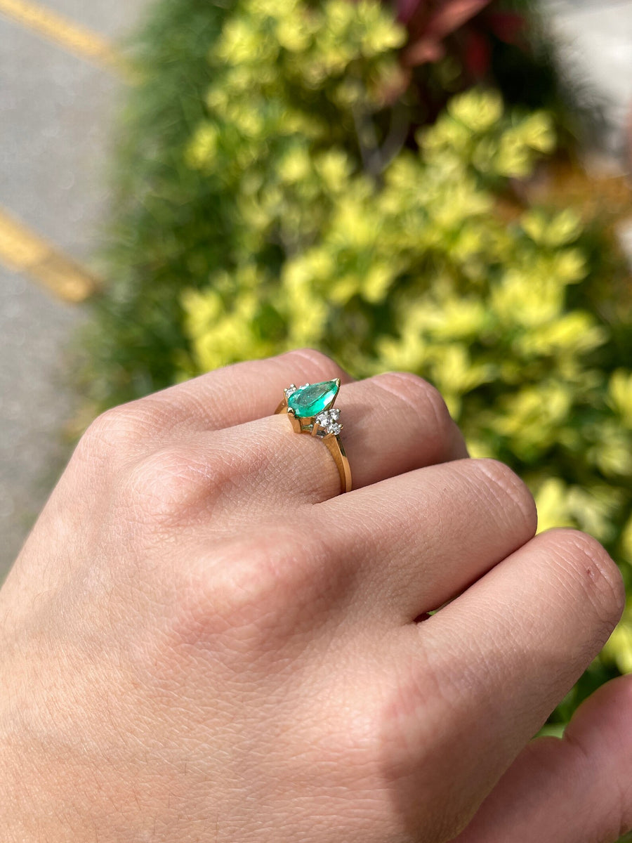 Classic Charm with a Twist: Pear Shape V-Prong Accent 1.30tcw Emerald & Diamond 14K Gold Ring