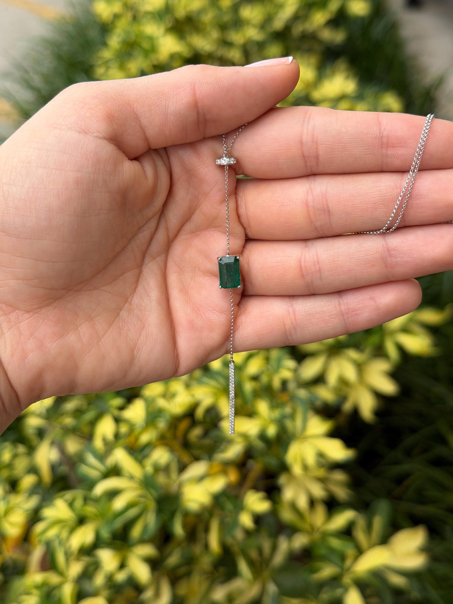 Natural emerald and diamond lariat necklace in 14K white gold with 3.25 carats, featuring elegant pendant design by JR Colombian Emeralds.