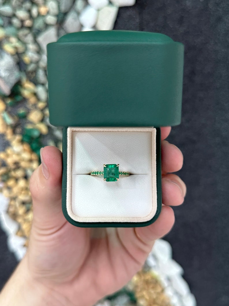 2.55tcw 14K Gold Round Cut Emerald Ring