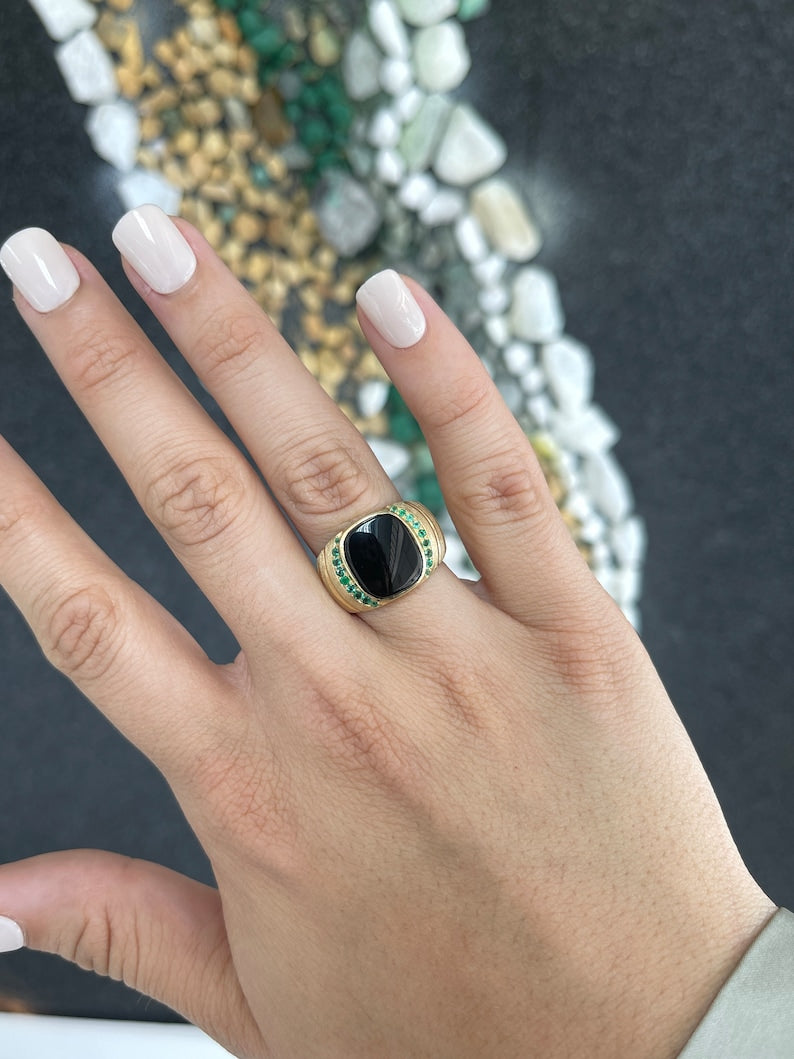 0.32-Carats 14K Gold Mens Black Onyx & Emerald Signet Pointer Finger Ring
