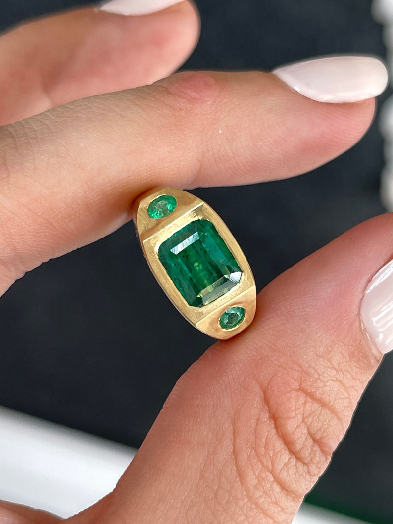 3.42tcw 18K Gold Deep Rich Green Gypsy Matte Finish Emerald 3 Stone Trilogy Ring - JR Colombian Emeralds