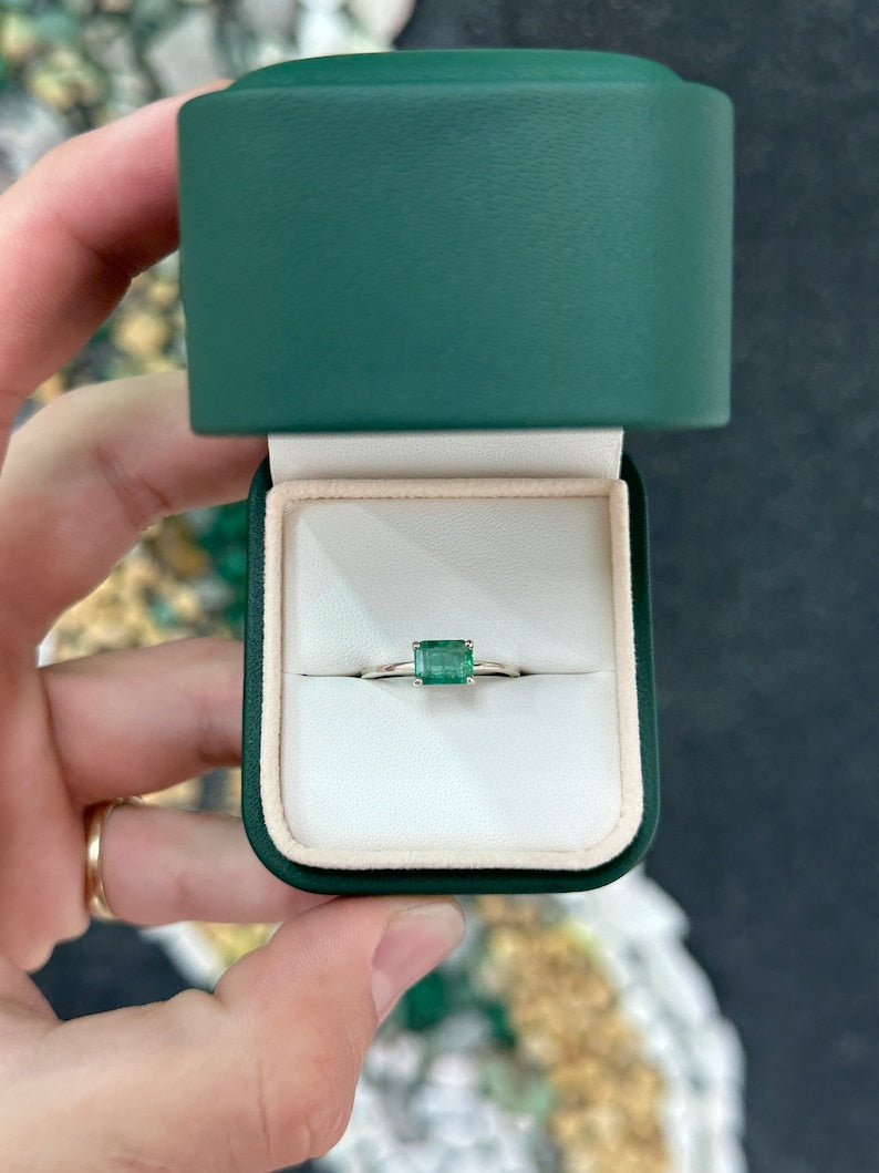4 Prong Emerald Horizontal Ring 925