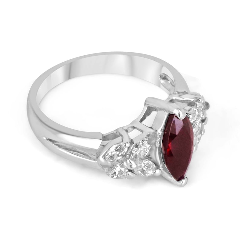 1.58tcw 18K Gold Luxurious Blood Dark Red Ring