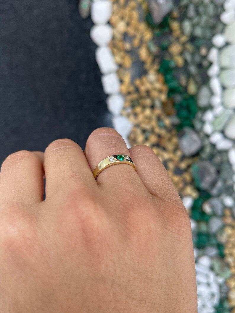 0.32tcw Medium Dark Green Round Cut Emerald & Diamond Three Stone Band Ring