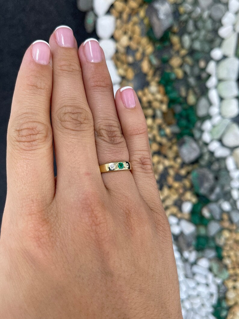 0.32tcw Medium Dark Green Round Cut Emerald & Diamond Three Stone Band Ring