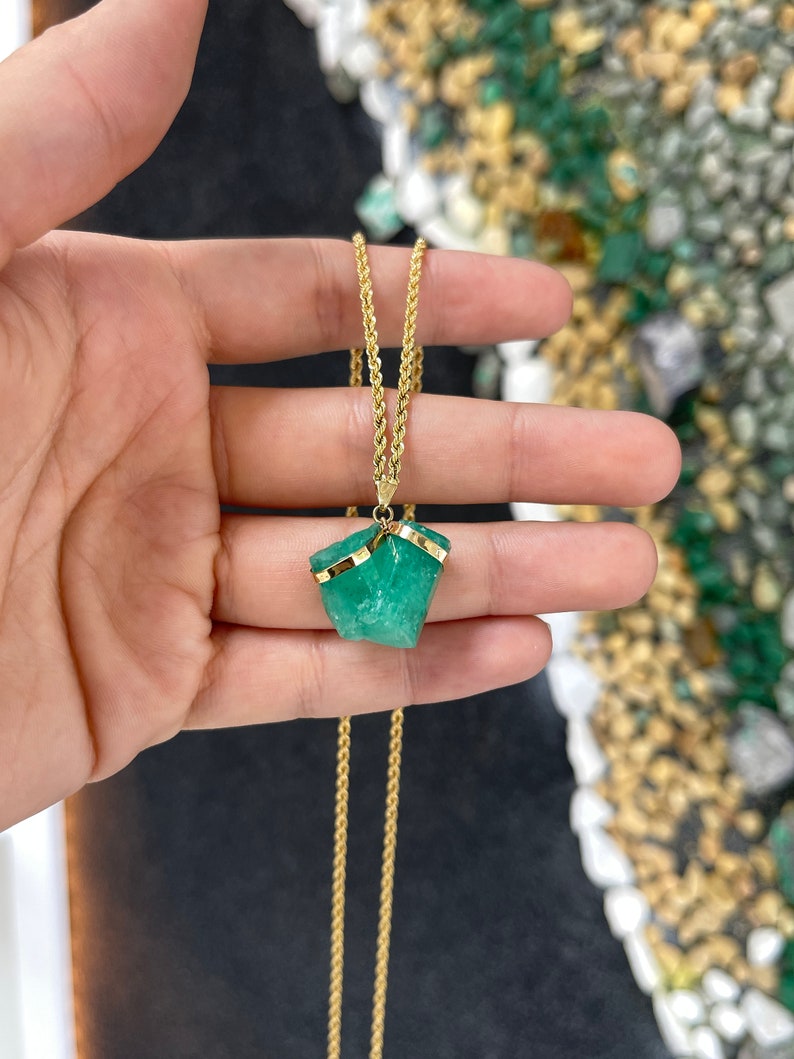 Emerald Stone and Diamond Necklace – ITEE
