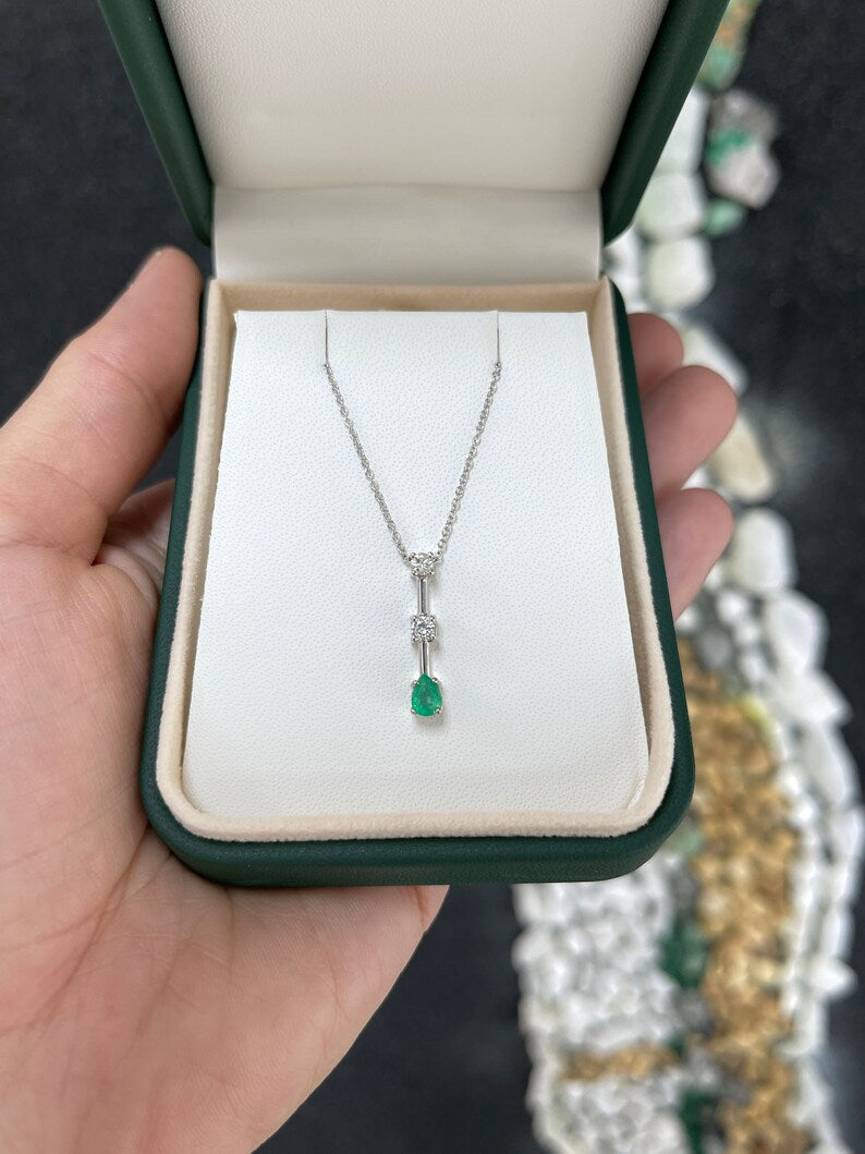Everyday Emerald in White Gold Necklace 585