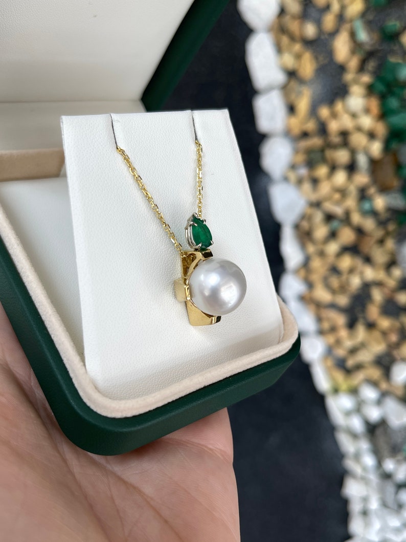 0.90ct 18K Gold Natural Pear Cut 13.5mm Emerald & White Pearl Slider Pendant Necklace