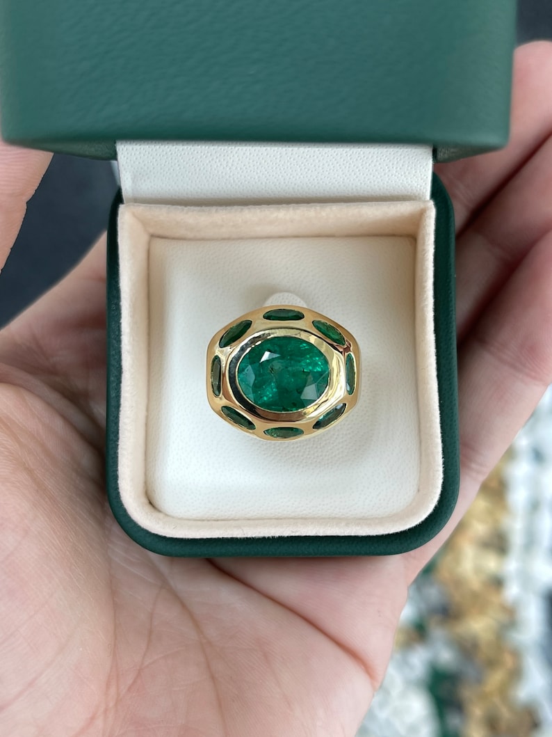Emerald Bombe Statement Ring