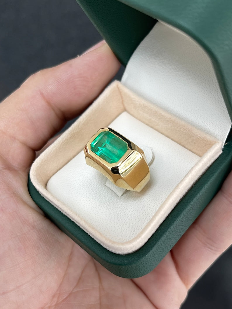 4.25ct 18K East-West Solitaire Emerald Cut 750 Gold Right Hand Men's Ring - JR Colombian Emeralds