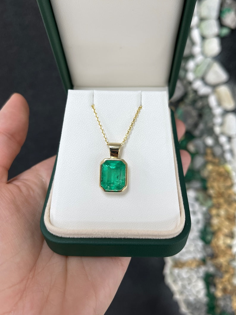 Emerald Bezel Set Gold 750 Necklace