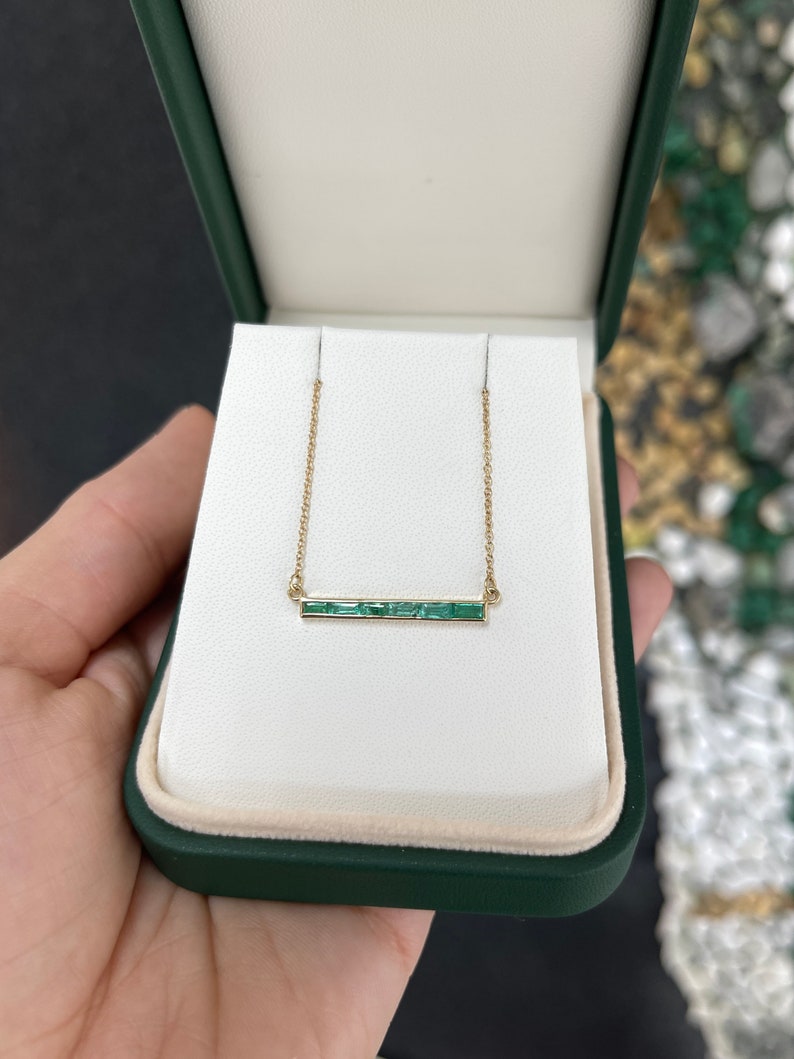 0.90tcw 14K Medium Green East to West Necklace