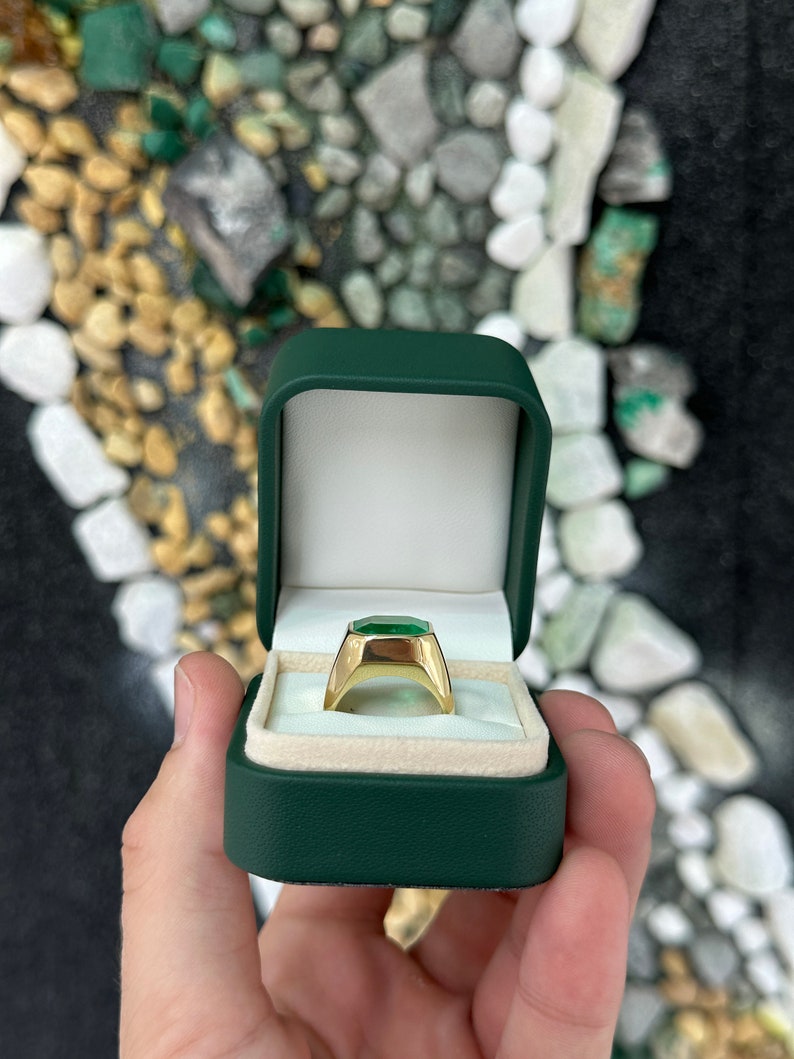 6.55cts 18K Gold Bezel Set Gypsy Emerald Solitaire Signet Men's Ring