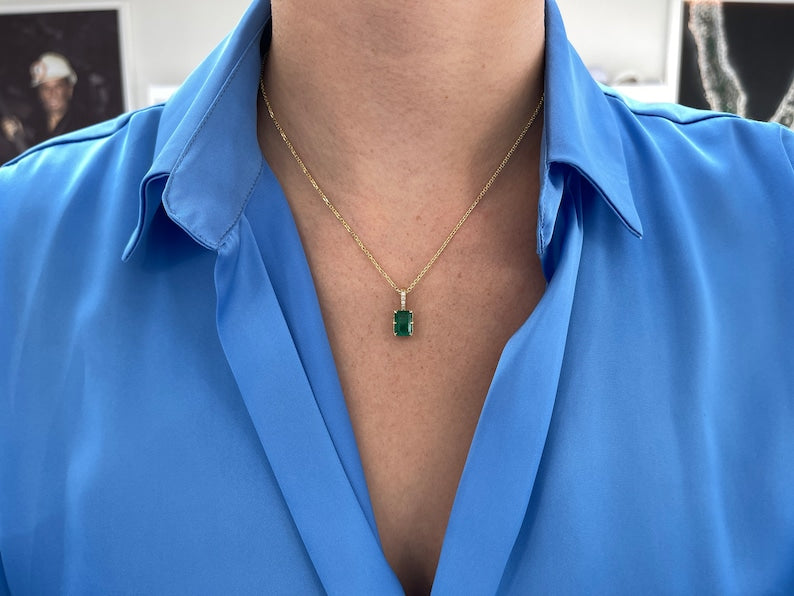 3.0tcw 18K Gold Fine Quality Emerald & Diamond W Accent 6 Prong Necklace