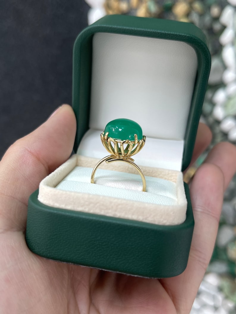 10.30ct 14K 585 Gold Round Cabochon Cut Emerald Solitaire Medium Dark Green Vintage Floral Ring - JR Colombian Emeralds