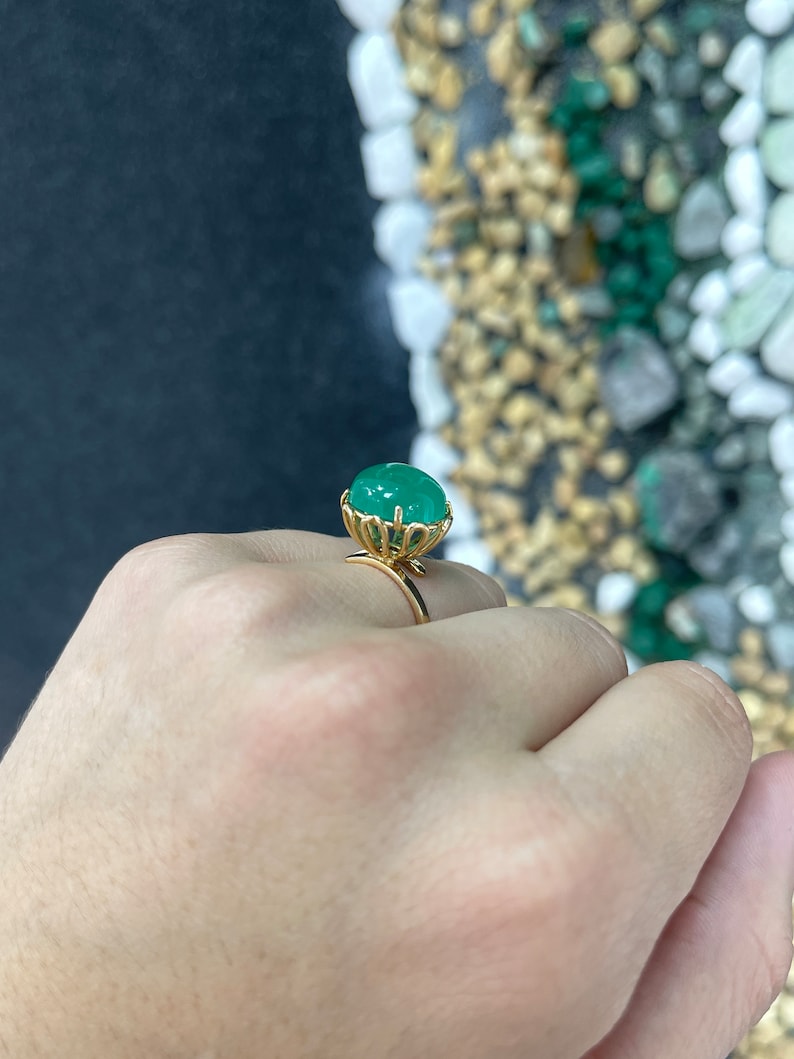 10.30ct 14K 585 Gold Round Cabochon Cut Emerald Solitaire Medium Dark Green Vintage Floral Ring